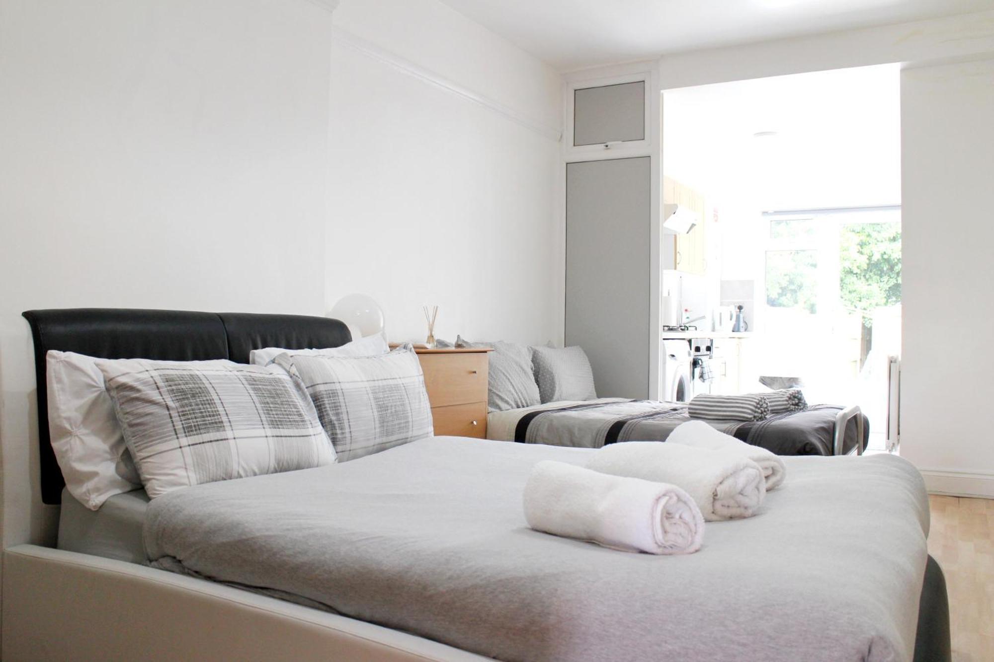 Large Studio Garden Flat On Golders Green Road London Exterior foto