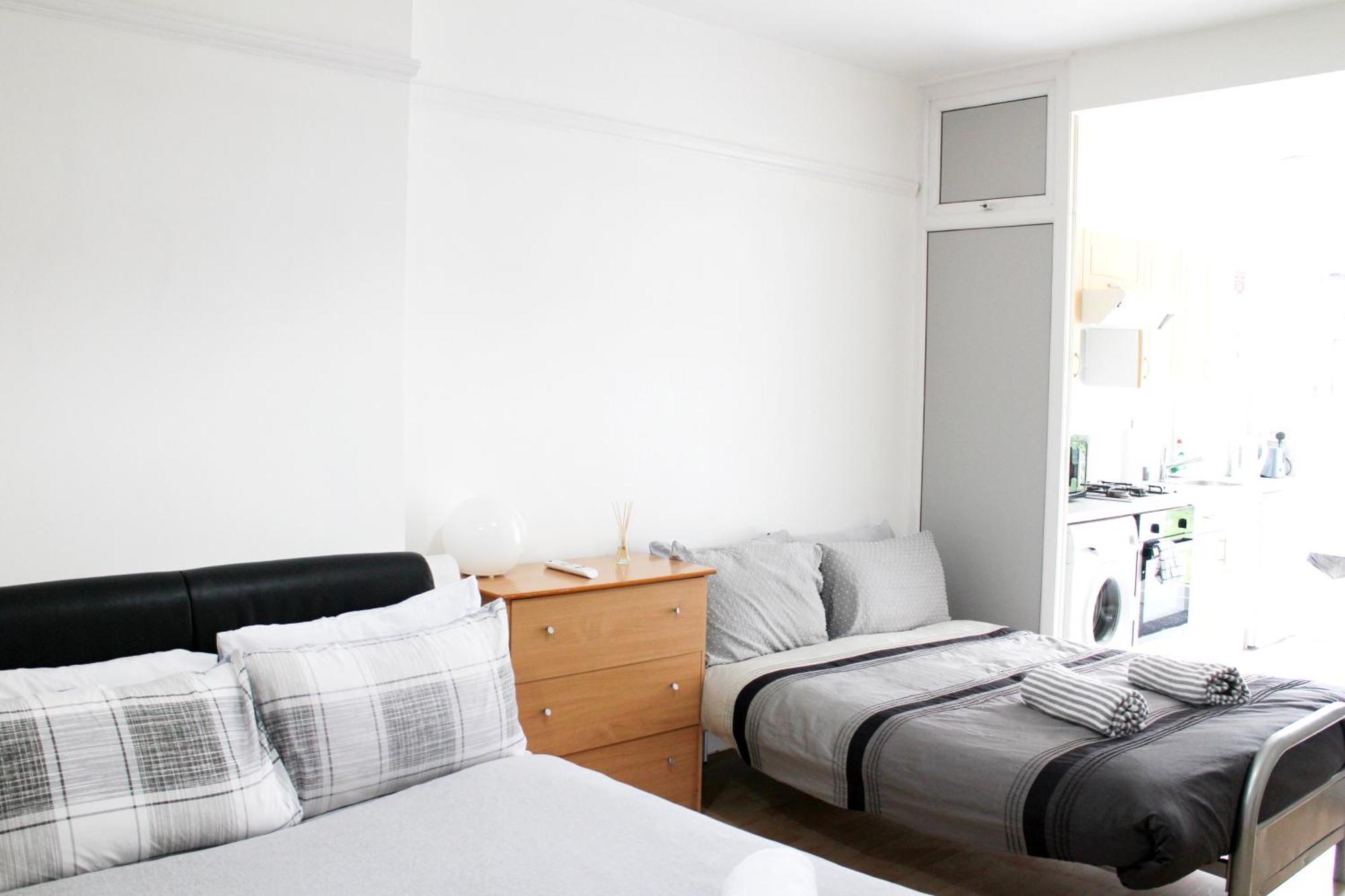Large Studio Garden Flat On Golders Green Road London Exterior foto